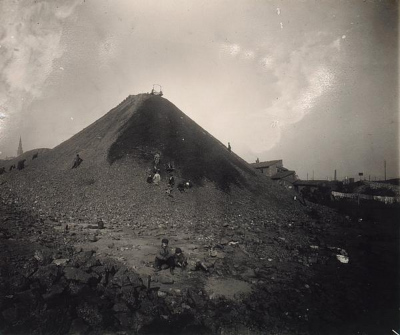 Un "crassier" photographié par F. Thiollier